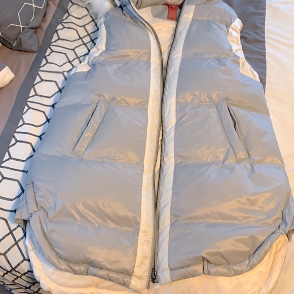 Sundance puffer vest silver cream removable hood and fur M - Picture 7 of 12